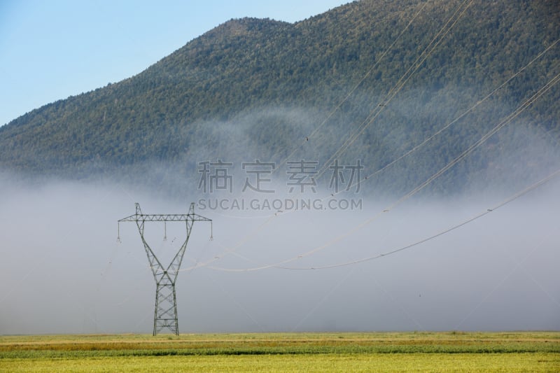 注意高压标志,输电塔,电力线,巨大的,电缆,天空,水平画幅,能源,格子,早晨