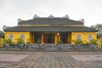 承天顺化,顺化,庭院,花瓶,花盆,宫殿,陶瓷制品,多云,拱门,盆栽植物