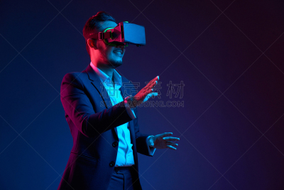 网络空间,眼镜,男商人,会议,音乐指挥,商务,中老年男人,技术,正装,计算机软件