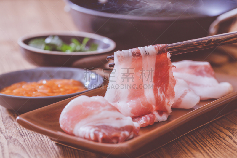 寿喜烧,涮涮锅,沸腾的,水平画幅,生食,锅,肉,热,牛肉,蔬菜