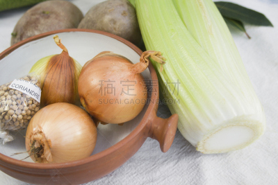 汤,汤碗,胡荽籽,月桂树叶,马铃薯,水平画幅,无人,洋葱,生食,饮食