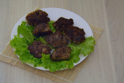 炸肉排,肉,蔬菜叶,meat loaf,肉馅面包,肉丸,餐具,球,格子烤肉,水平画幅