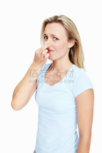 臭,面部表情,女性,捏着鼻子,垂直画幅,可爱的,中老年女人,背景分离,肖像,厌恶