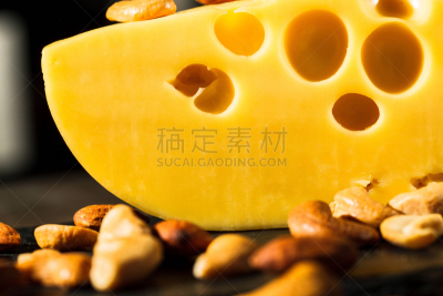坚果,撒谎者,前面,瑞士硬干酪,切片食物,遮住脸,创造力,华贵,饮食产业,商务