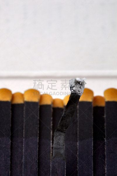烧毁的,火柴,翻盖火柴盒,火柴棍,垂直画幅,概念,橙色,无人,成品,大特写