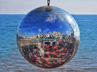 七彩霓虹灯球,海滩,布赖顿,天空,水平画幅,地形,无人,蓝色,抽象,户外