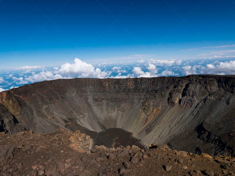 弗尔乃斯火山,火山口,洛克斯省立公园,三个村落,跨海公路,留尼汪（法属）,布列塔尼,海底,主干路,蔚蓝海岸地区