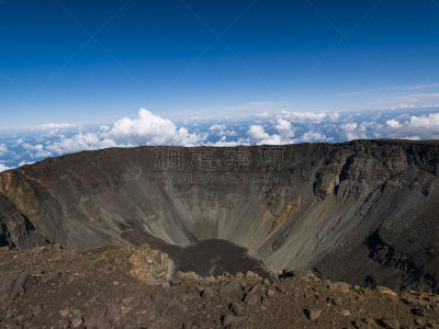 弗尔乃斯火山,火山口,洛克斯省立公园,三个村落,跨海公路,留尼汪（法属）,布列塔尼,海底,主干路,蔚蓝海岸地区