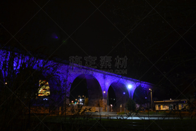 高架桥,车站月台,紫外线,水平画幅,夜晚,无人,紫色,铁轨轨道,拱门,摄影