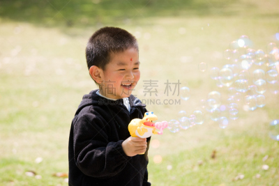 男孩,幸福,学龄儿童,水平画幅,人,户外,男性,2岁到3岁,东亚人