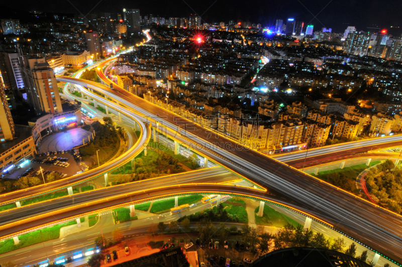 城市,青岛海滩,青岛,天空,水平画幅,夜晚,户外,交通方式,建筑业,霓虹灯