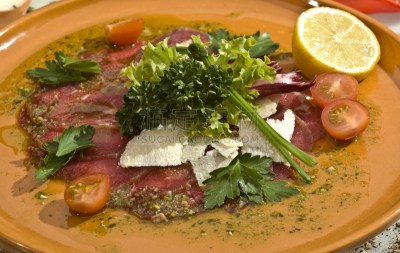 carpaccio,专门技术,票价,水平画幅,拉格啤酒,开胃品,膳食,奶酪,干的,西红柿