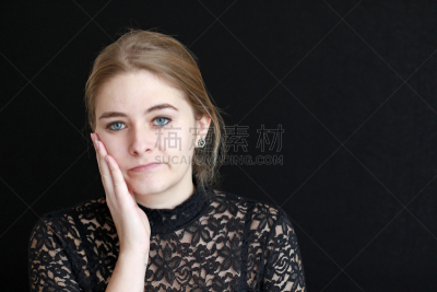 痛苦,美,身体受伤,水平画幅,美人,牙医,仅成年人,长发,人的眼睛,青年人