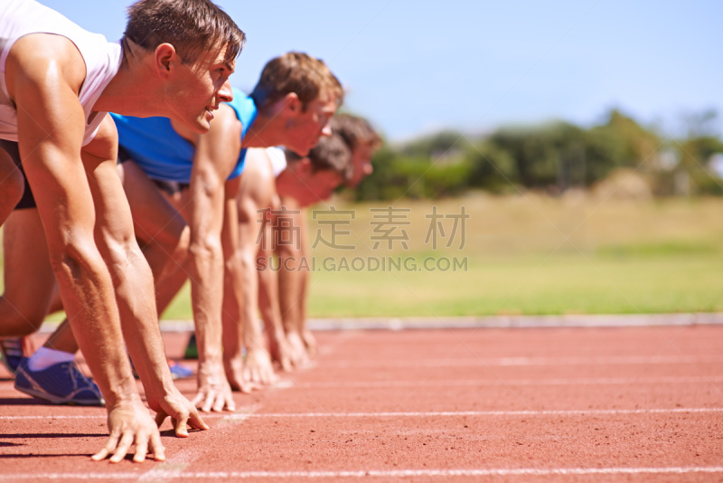 起跑架,田径赛,短跑,一排人,田径跑道,留白,夏天,男性,仅男人