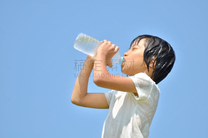 饮用水,日本人,女孩,留白,水瓶,水平画幅,仅日本人,冷饮,儿童,东方人