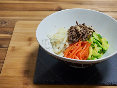 拌饭,韩国食物,牛肉,蔬菜,韩式烧牛肉,羚羊,韩语,蘑菇,胡萝卜,餐具