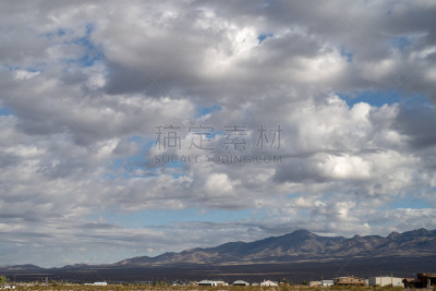 云,莫哈韦沙漠,山脉,天空,山谷,建筑结构,气候,城镇,风景,环境