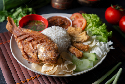 米,鱼类,罗非鱼,格子烤肉,传统,热,椰浆饭,清新,香料,食品