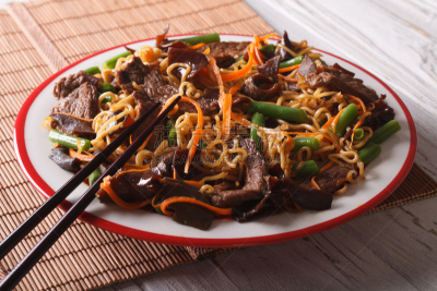 水平画幅,特写,牛肉,蔬菜,捞面,油煎虾面,姆斯堂自治区,餐垫,席子,胡萝卜