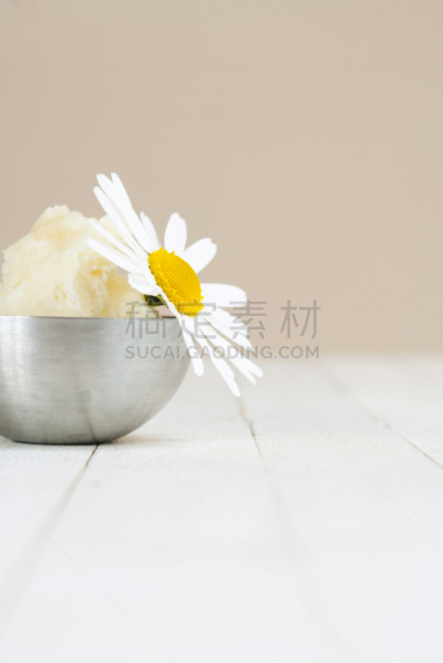 乳木果,垂直画幅,选择对焦,留白,无人,spa美容,抗痘护理露,乡村风格,金属,特写