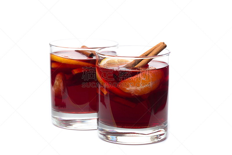 饮料,香料,玻璃杯,白色背景,冬天,热甜红酒,鸡尾酒,两个物体,分离着色