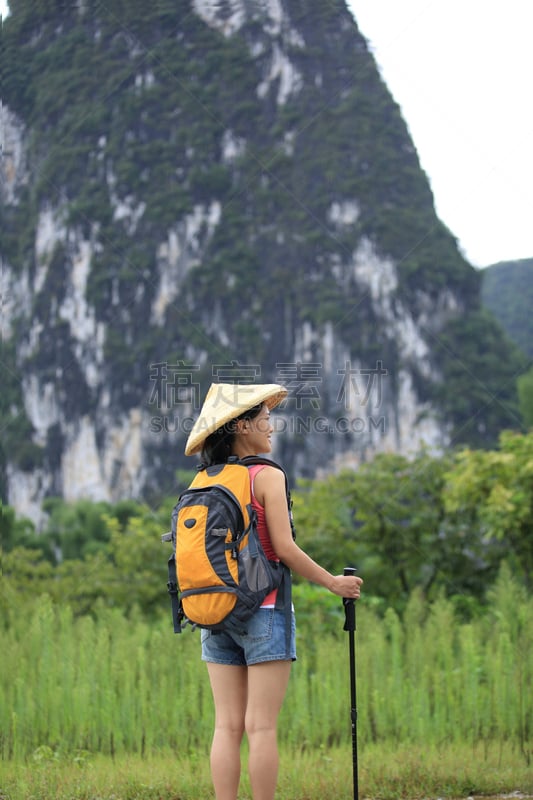 女人,徒步旅行,桂林,风景,垂直画幅,正面视角,黑发,夏天,异国情调,阳朔