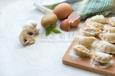 生食,马铃薯,蘑菇,饺子,选择对焦,留白,煮食,水平画幅,纺织品,配方