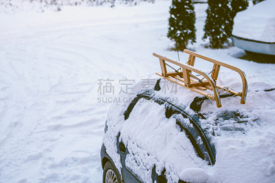 汽车,车顶架,动物雪车,留白,休闲活动,水平画幅,雪,无人,陆用车,早晨