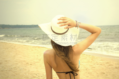 夏天,海洋,看风景,青年女人,晒黑,天空,青少年,风,休闲活动,沙子