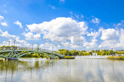 池塘,拱桥,在上面,水,天空,公园,水平画幅,古老的,行人,旅行者