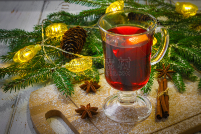 热甜红酒,背景,新年,玻璃杯,蜡烛,嫩枝,花环,扫雪车,葡萄酒,水平画幅