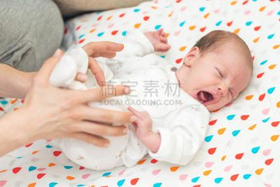新生儿,白色,衣服,后背,美,新的,水平画幅,美人,腹腔,白人