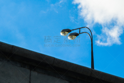 两个物体,天空,蓝色,路灯,自由滑,雍和宫,木桩,石墙,主干路,冬季运动