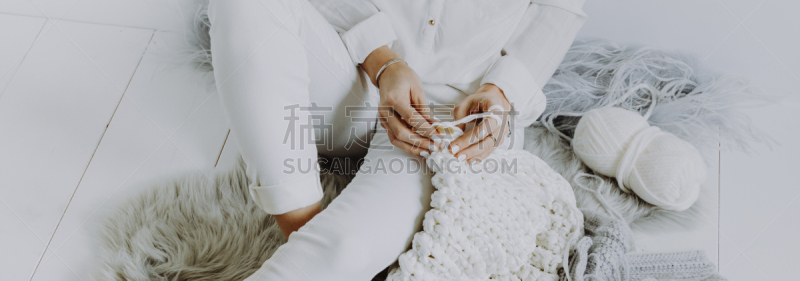 钩针编织品,硬木地板,白色,青年女人,羊毛,金色头发,自然美,钩针,仅成年人,现代