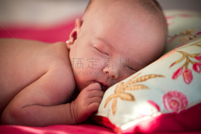 新生儿,是个女孩,仅一名女婴,美,水平画幅,美人,仅婴儿,疲劳的,毯子,彩色图片