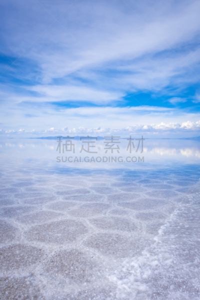 乌尤尼盐沼,玻利维亚,沙漠,阿尔蒂普拉诺山脉,垂直画幅,水,天空,无人,平视角,超现实主义的