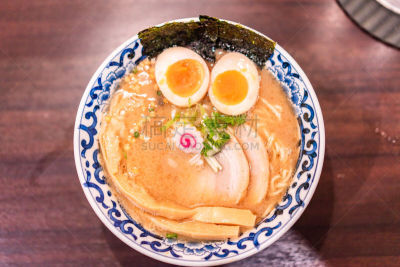 鸡蛋,日本人,鸡,秧苗,面条,汤,细香葱,木制,背景,仅日本人
