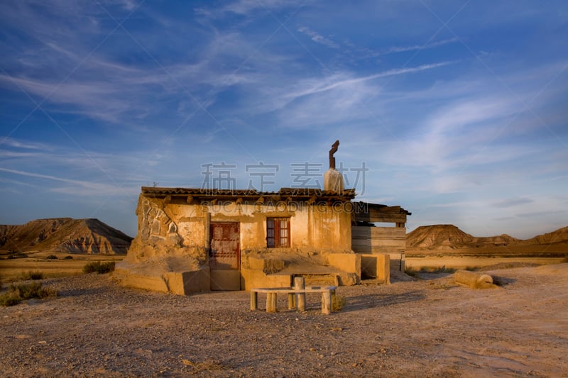 bardenas reales,纳瓦拉,西班牙,地形,砖坯,卷云,用栅木板阻断,窗户,天空,桌子