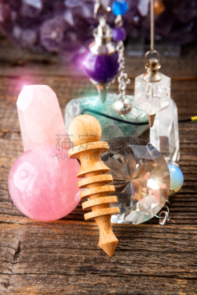 钟摆,水晶,垂直画幅,灵性,链,心理健康,金属,冰晶,心理健康专业人员,迷幻色