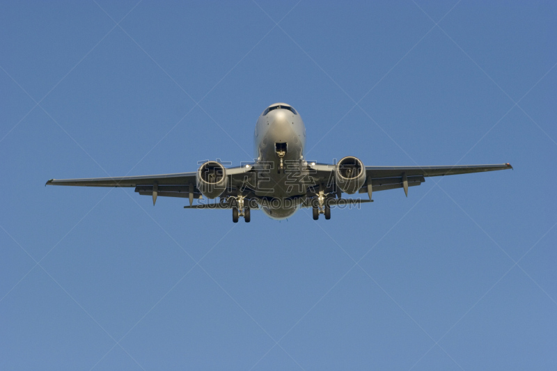 飞机,天空,水平画幅,蓝色,交通方式,陆地,空中客车a320,蓝色背景,彩色背景,设备用品