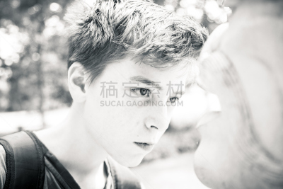 黑白图片,少男,注视镜头,日式书包,美,青少年,水平画幅,美人,古典式,夏天
