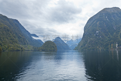 doubtful sound,水,天空,美,水平画幅,户外,湖,云景,山,多云