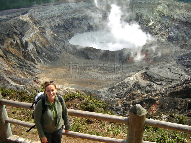 波阿斯火山,哥斯达黎加,在上面,阿拉胡埃拉省,火山学,火山岩,水平画幅,注视镜头,火山地形,旅行者