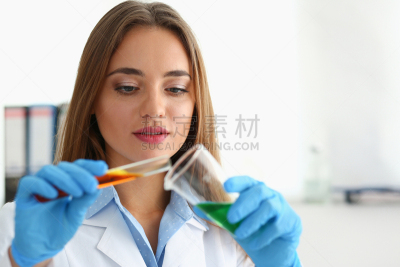 化学家,玻璃杯,液体,拿着,女性,试管,举起手,装管,科学实验,家庭生活