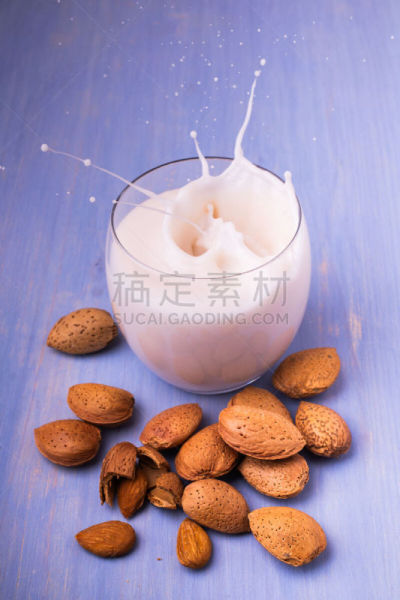 杏仁,桌子,杏仁奶,坚果壳,玻璃,青绿色,钙,饮料,活力,素食