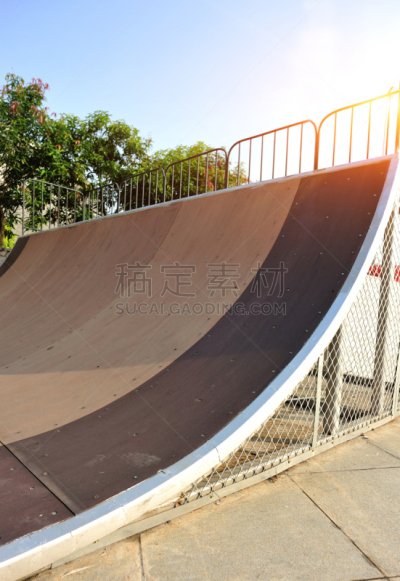 半管,空中技巧,滑板公园,自由式小轮车,滑板坡道,广州,垂直画幅,体育场,褐色,休闲活动