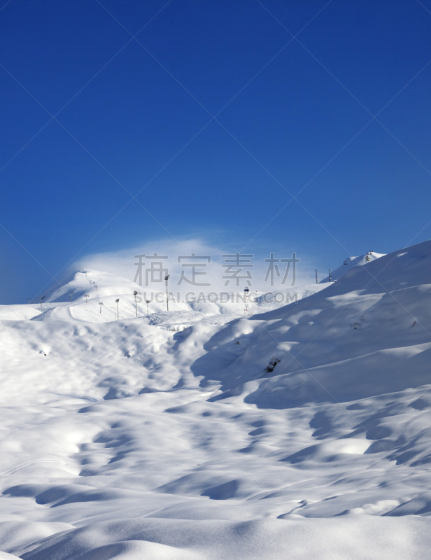 滑雪坡,垂直画幅,天空,度假胜地,山,雪,无人,户外,滑雪痕,高处