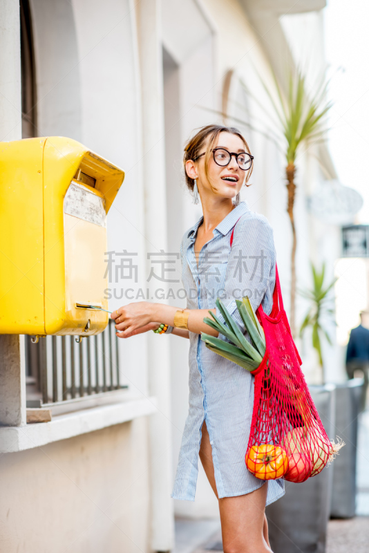 户外,邮筒,女人,老年人,垂直画幅,美,邮局,美人,传统,盒子