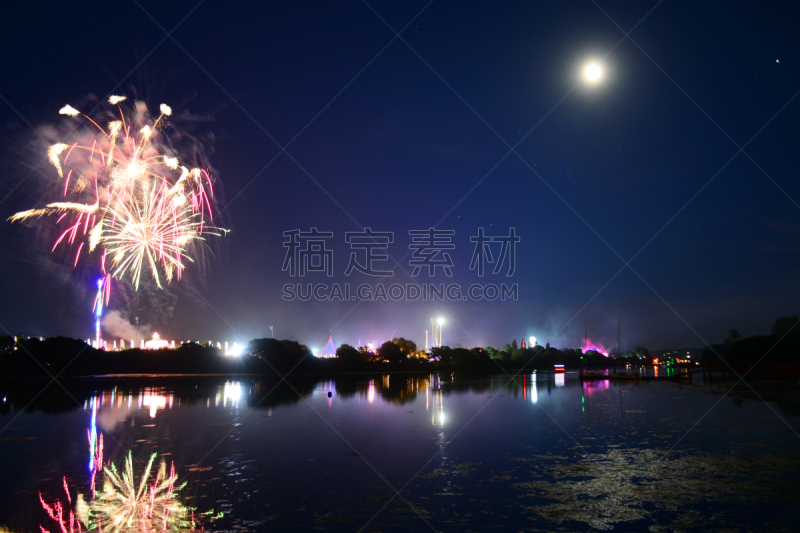 放焰火,怀特岛音乐节,水,天空,留白,夜晚,月亮,在边上,曙暮光,夏天