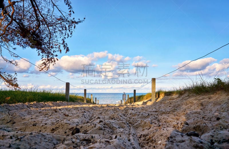 Sand path to the beach in Binz on the island of Rügen on the Baltic Sea. Mecklenburg-Vorpommern, Germany